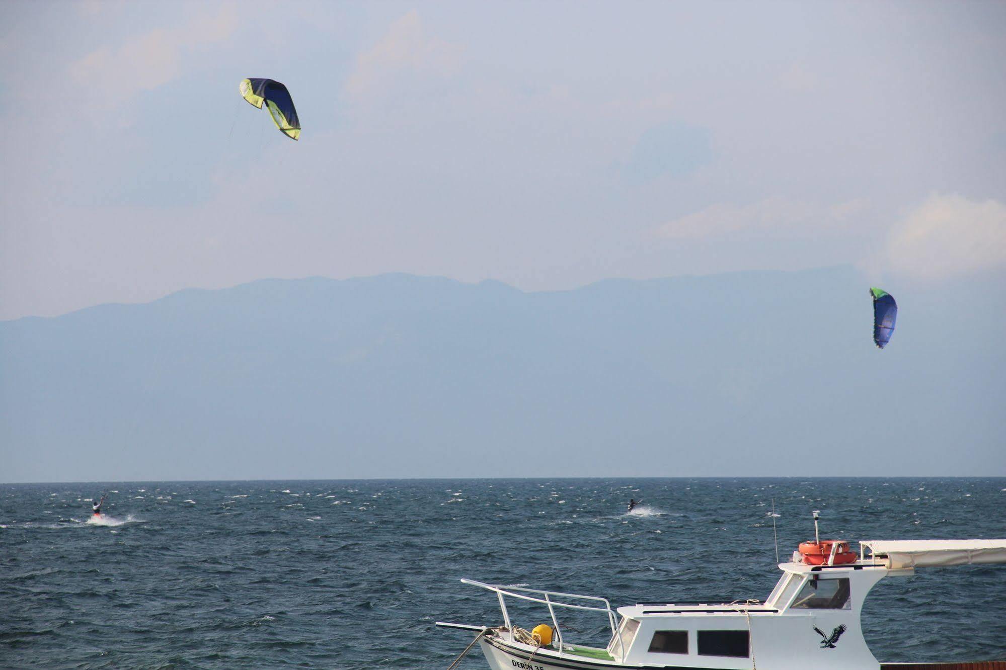 Ege Apart & Hotel Ayvalı Esterno foto